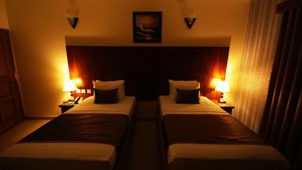 World Inn Hotel Karachi Bagian luar foto