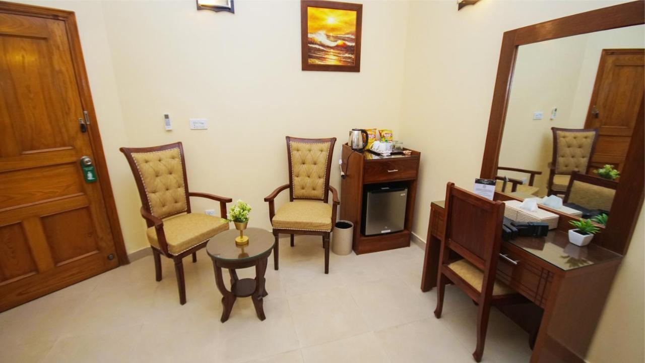 World Inn Hotel Karachi Bagian luar foto