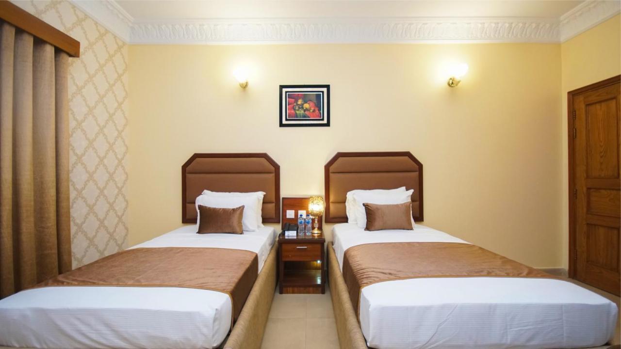 World Inn Hotel Karachi Bagian luar foto