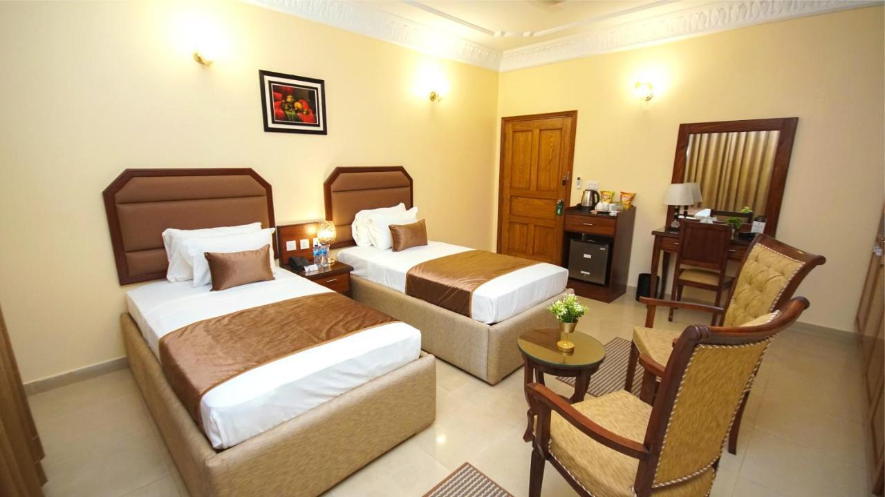 World Inn Hotel Karachi Bagian luar foto