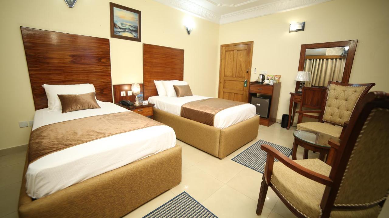World Inn Hotel Karachi Bagian luar foto