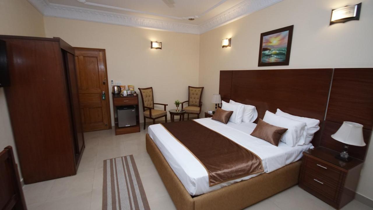 World Inn Hotel Karachi Bagian luar foto