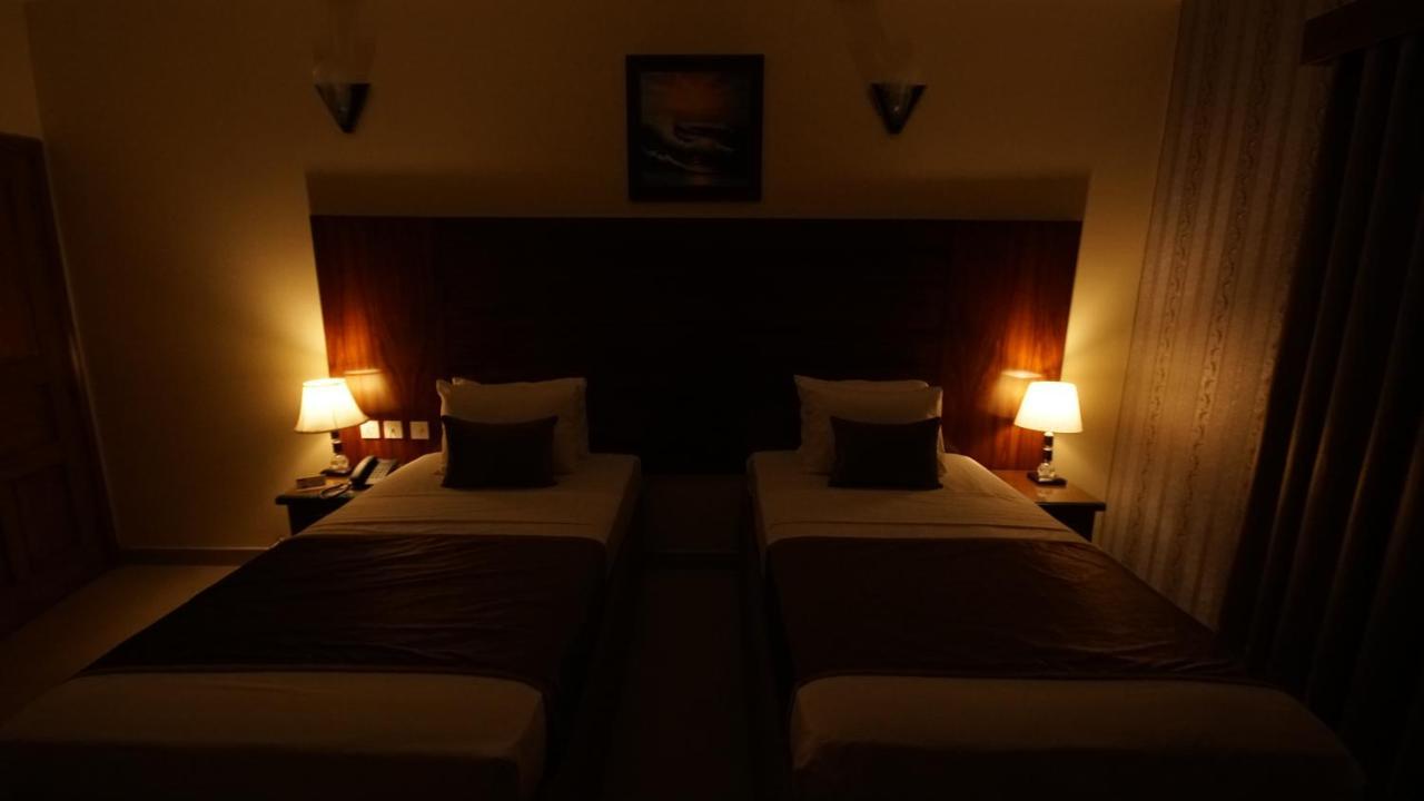 World Inn Hotel Karachi Bagian luar foto