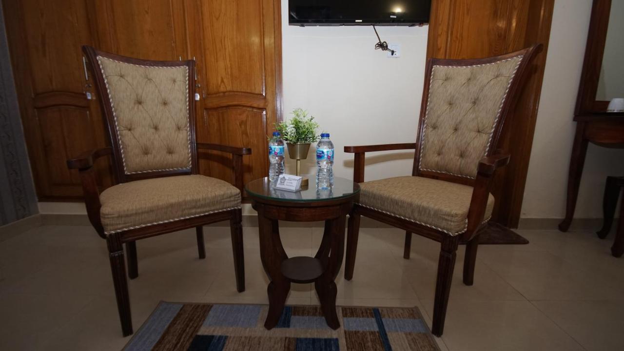 World Inn Hotel Karachi Bagian luar foto
