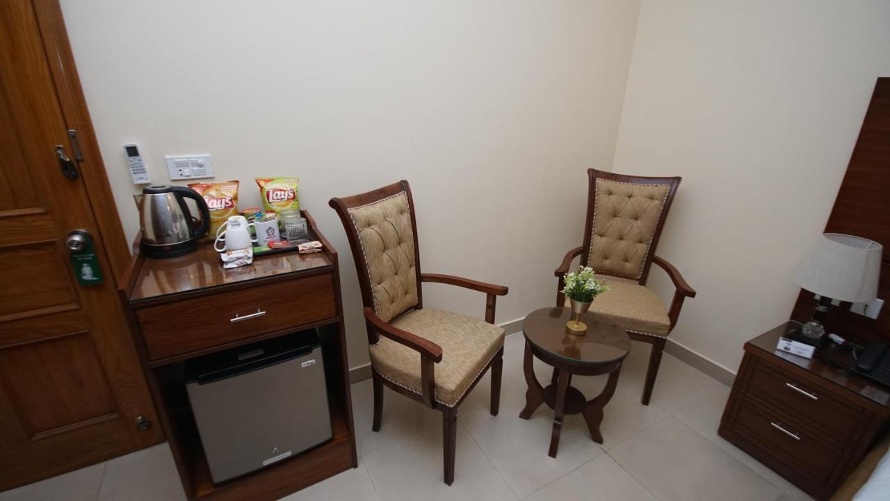 World Inn Hotel Karachi Bagian luar foto
