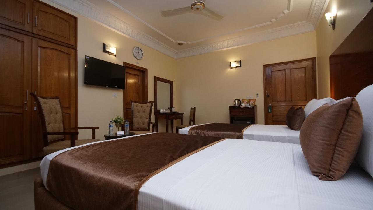 World Inn Hotel Karachi Bagian luar foto