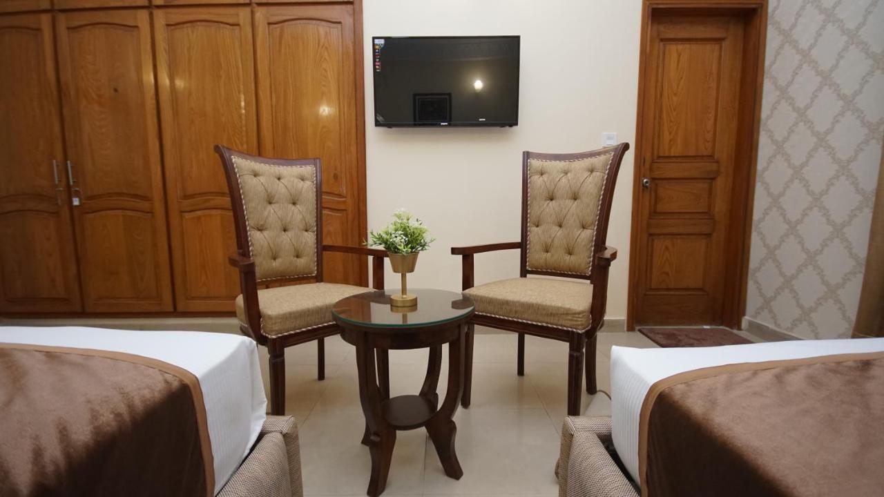 World Inn Hotel Karachi Bagian luar foto
