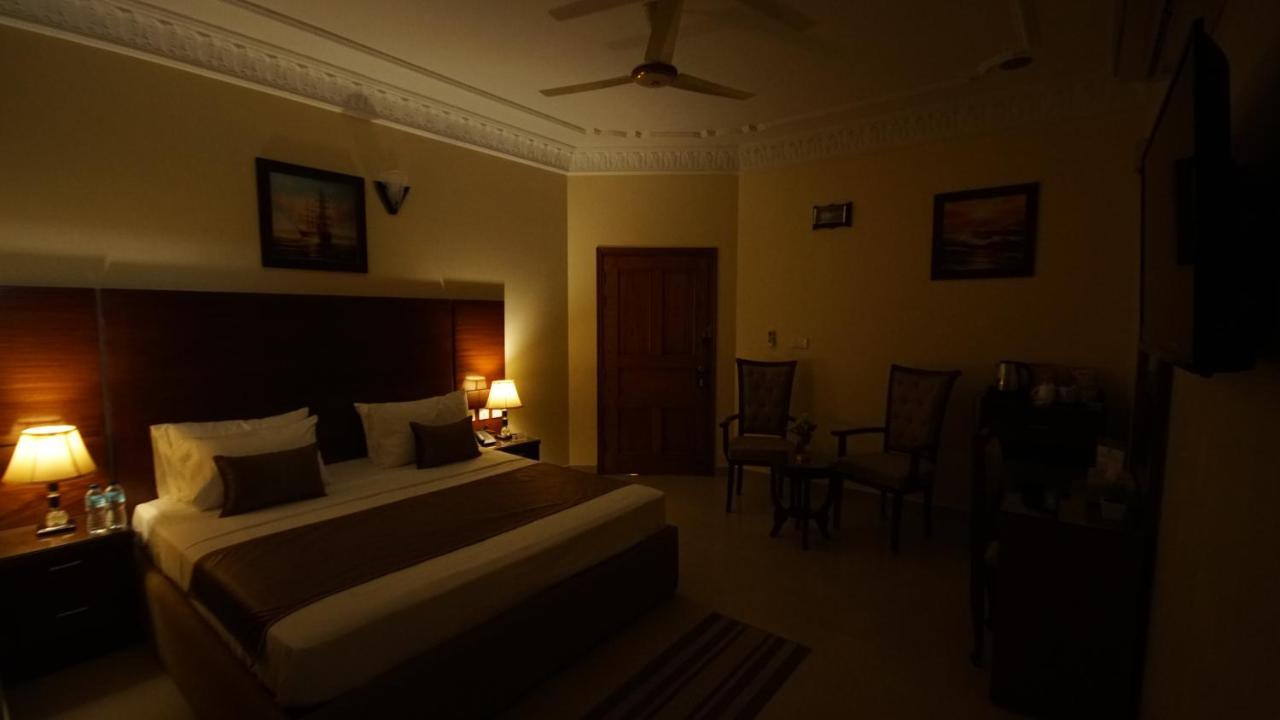 World Inn Hotel Karachi Bagian luar foto