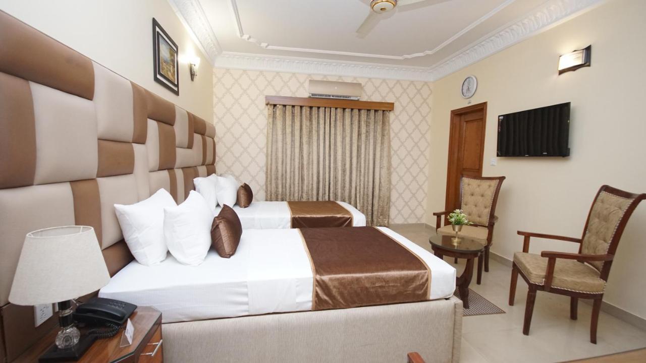 World Inn Hotel Karachi Bagian luar foto