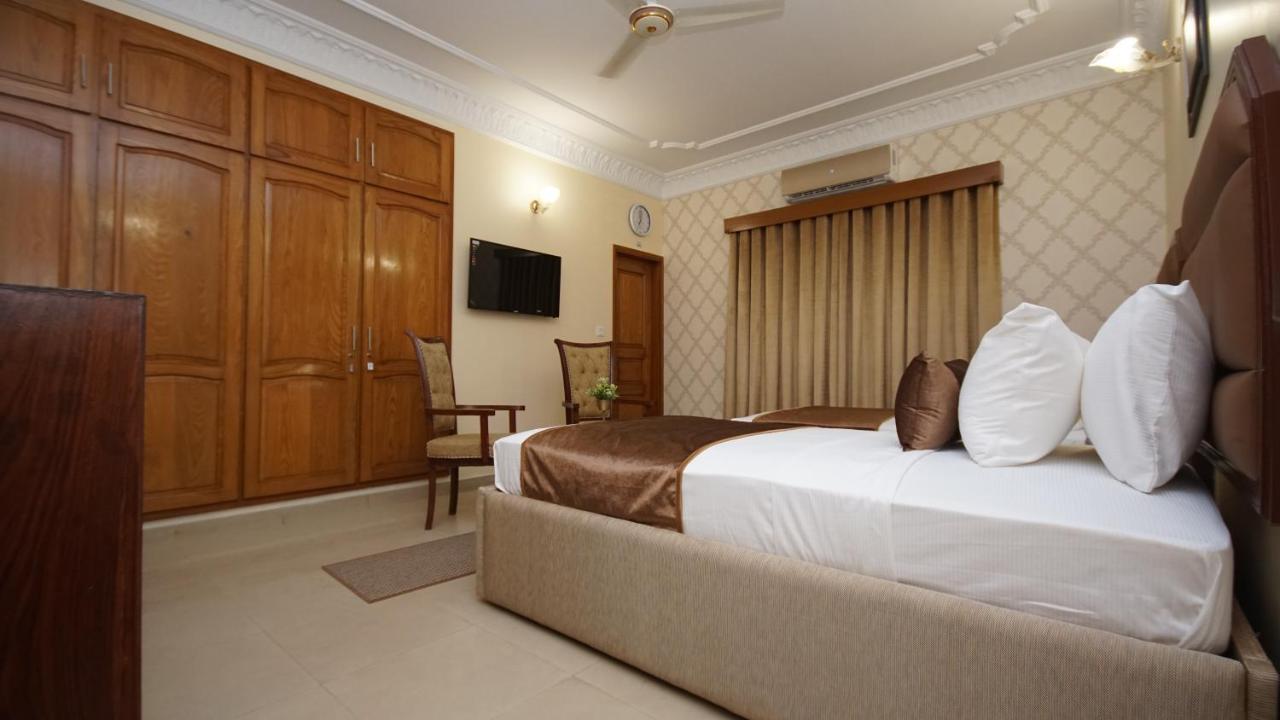 World Inn Hotel Karachi Bagian luar foto