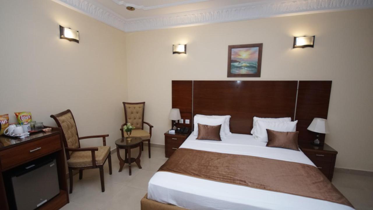World Inn Hotel Karachi Bagian luar foto