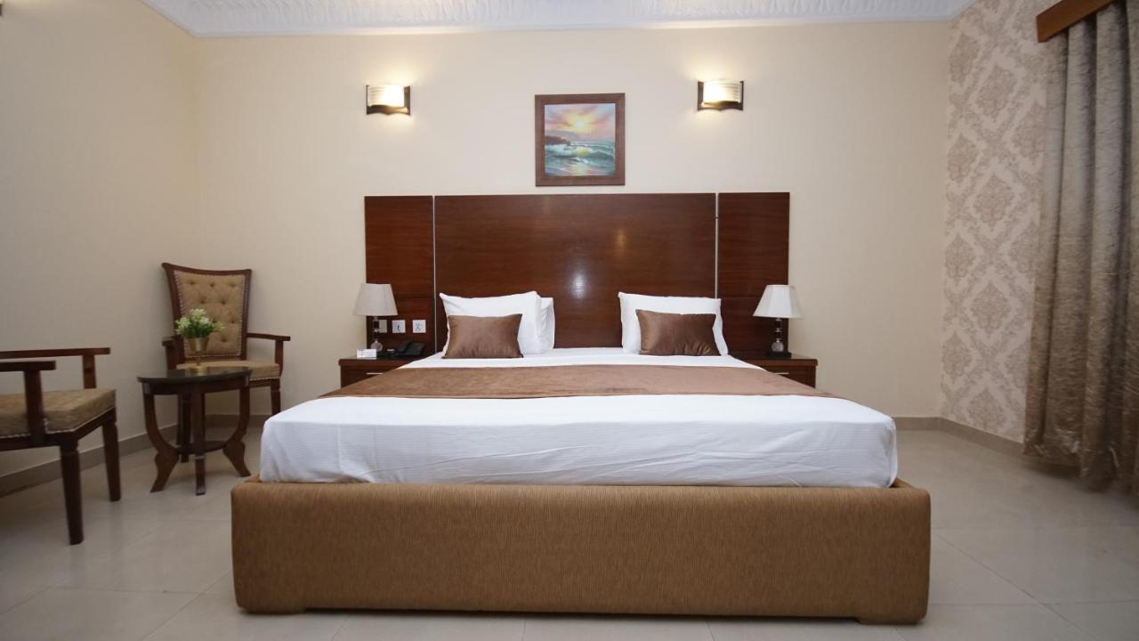 World Inn Hotel Karachi Bagian luar foto