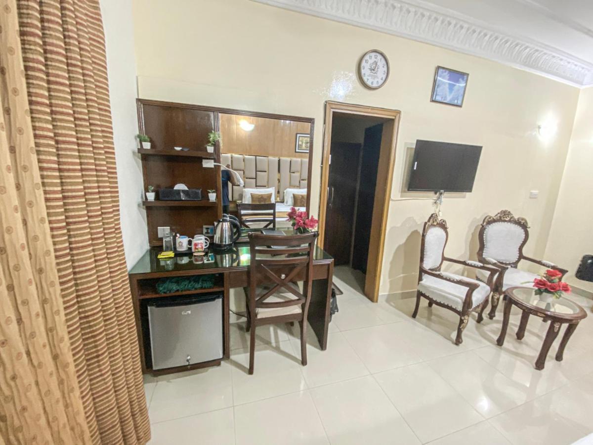 World Inn Hotel Karachi Bagian luar foto