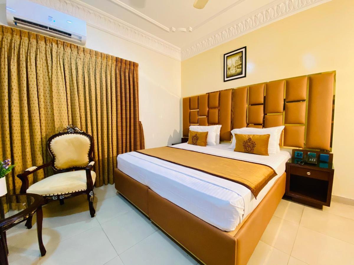 World Inn Hotel Karachi Bagian luar foto