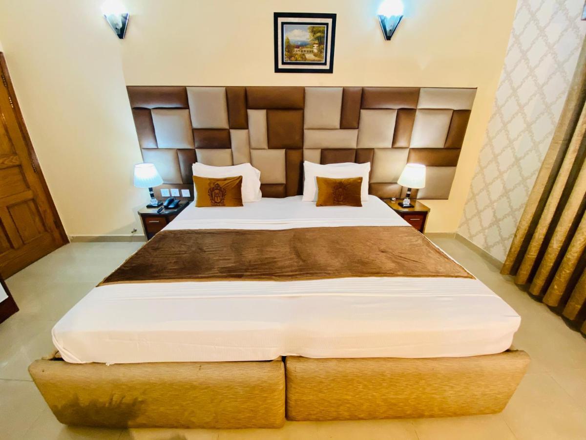 World Inn Hotel Karachi Bagian luar foto